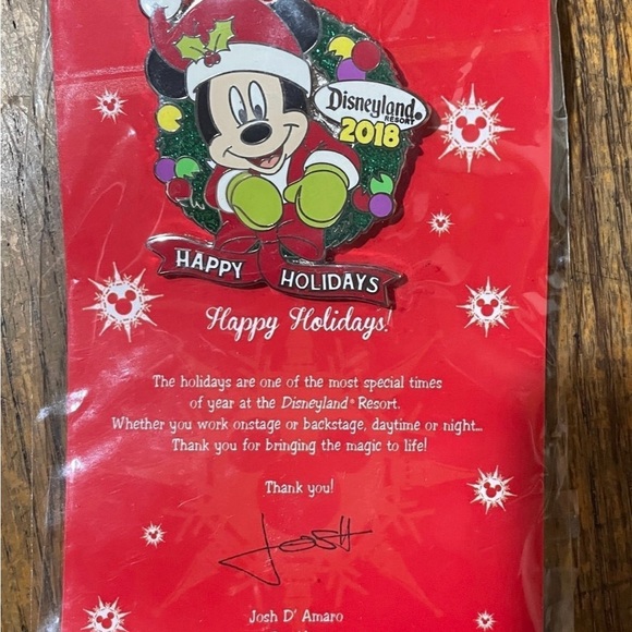 NWT Disney Happy Holidays Christmas Mickey Mouse Pin 2018 - Picture 1 of 2